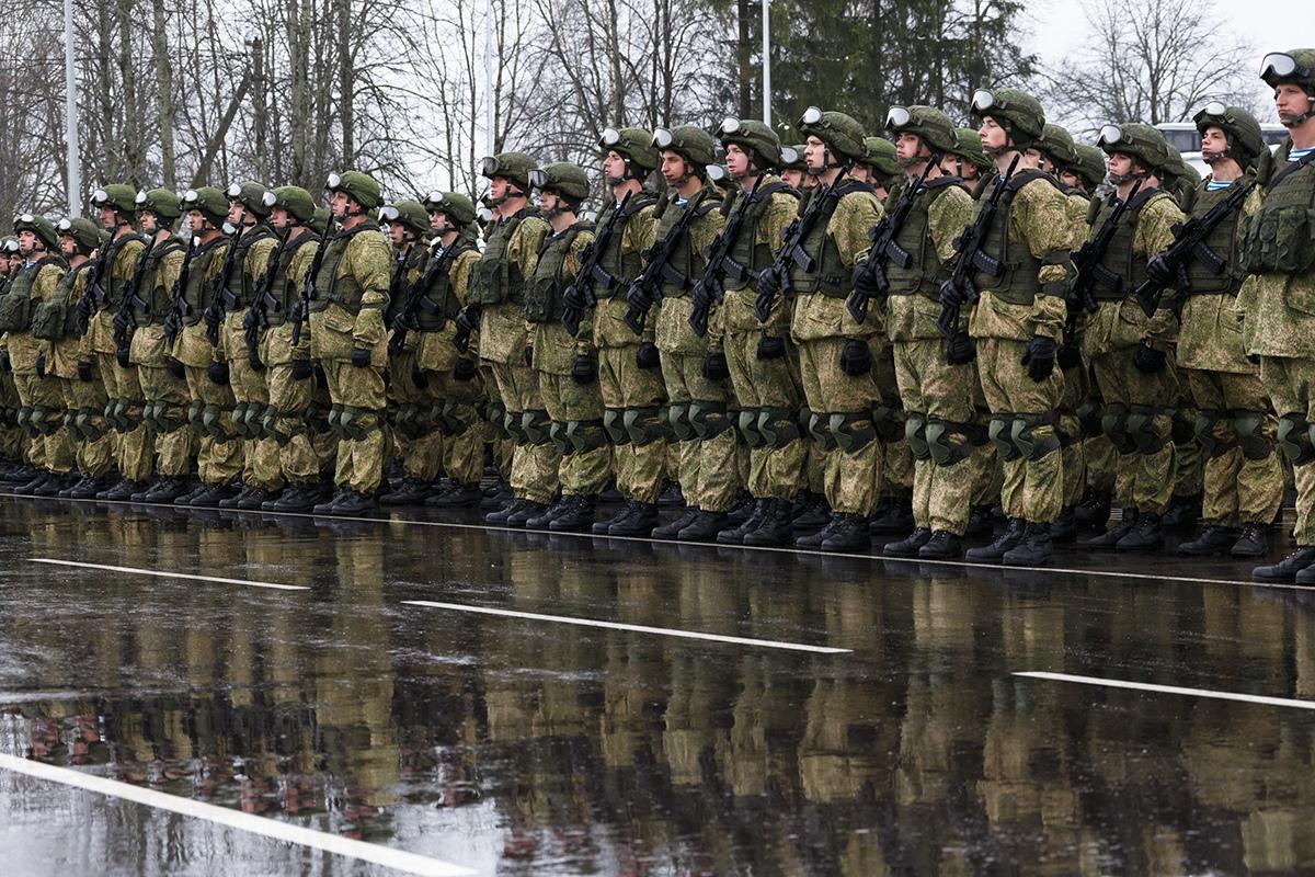 Российским военным запретили пользоваться смартфонами на службе