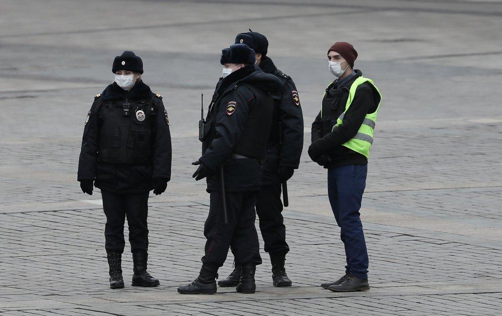 В Москве сотрудникам различных служб начали выдавать справки для передвижения по городу