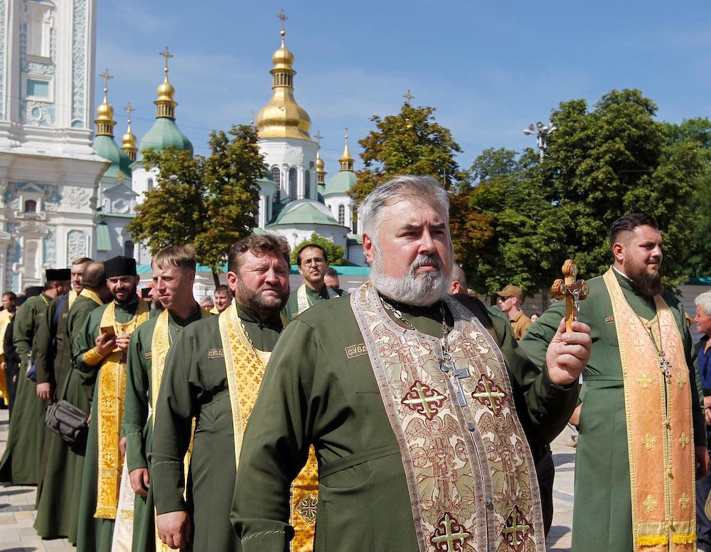 'Ряженые мальчики в церковных одеждах'. Польский архиепископ раскритиковал ПЦУ