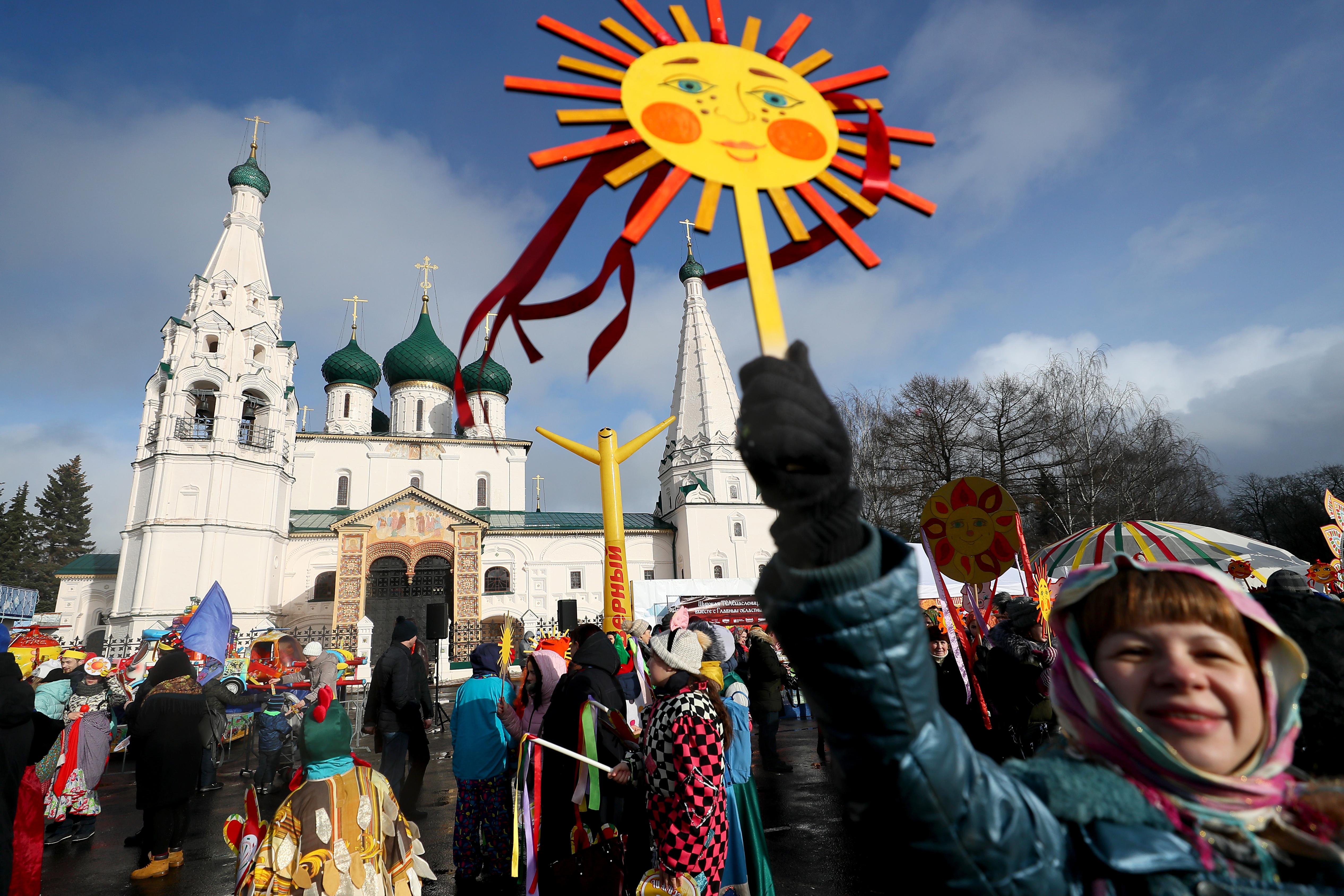 Психологи советуют бороться с депрессией с помощью масленичных гуляний