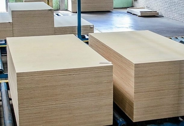 С начала года из Кировской области в Индию вывезено 3,7 тыс. кубометров березовой фанеры