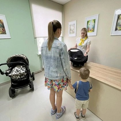 Доброе дело с пользой: в Кирове работает пункт проката детских вещей