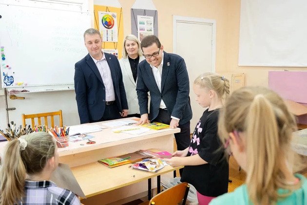 Борис Веснин обсудил перспективы капитального ремонта школы искусств в Котельниче